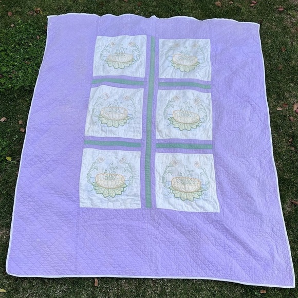 VTG Embroidered Lily Pad Floral Hand Stitched Quilt Lavender White Unique FLAWS - Picture 1 of 15